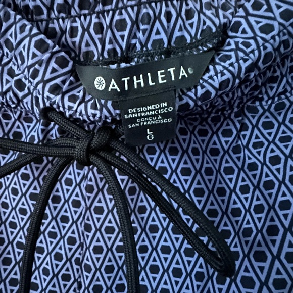Athleta Women's Blue Patterned Athletic Shorts - Picture 3 of 6